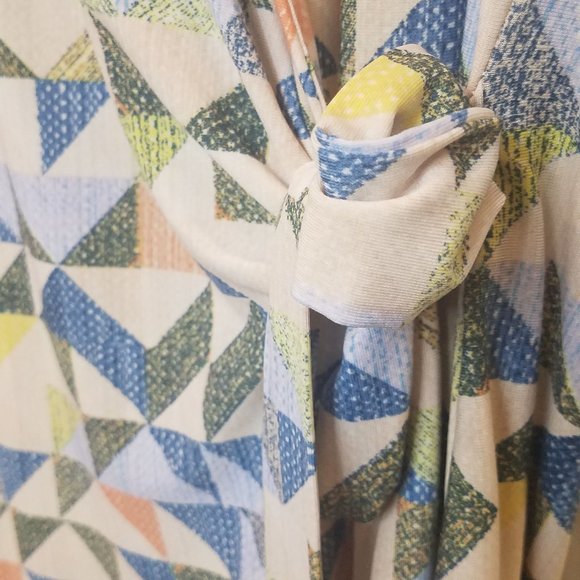 Adele Triangle print wrap dress - Picture 5 of 9